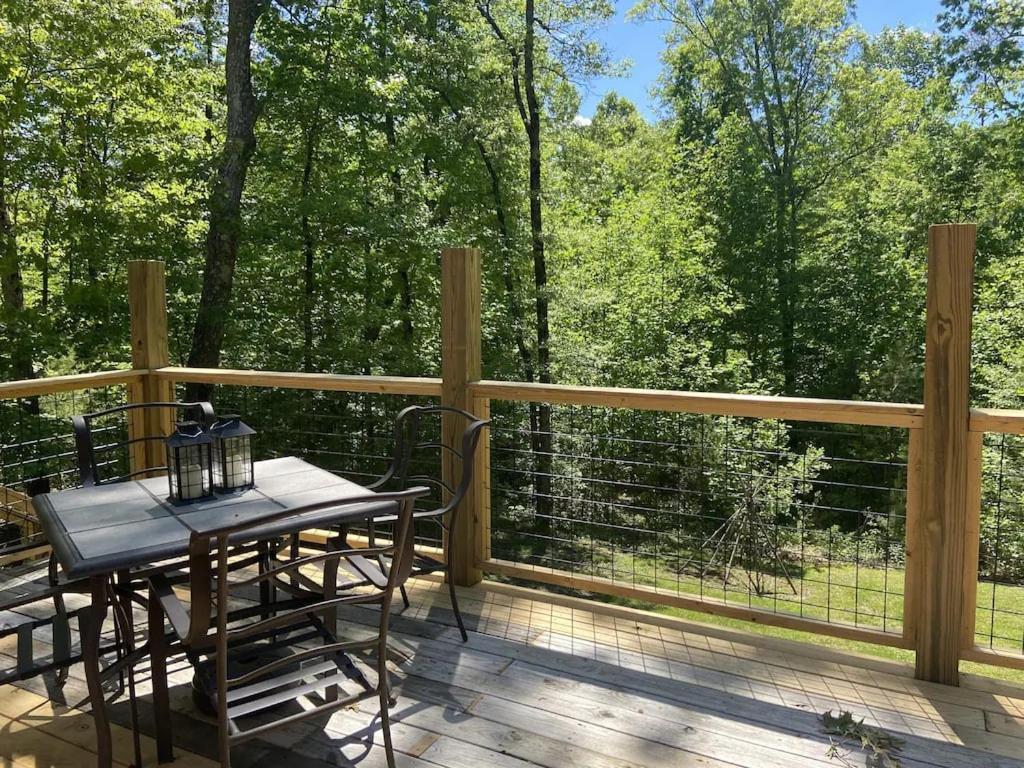 Gas Fireplace And A Great Firepit With Cedar Adirondack Chairs! Villa Spencer Exterior photo